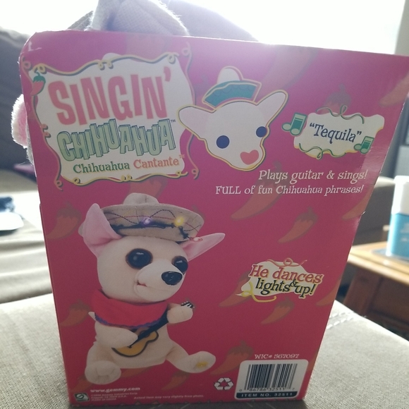 12" Pancho Singing & Dancing Chihuahua NIB Battery Operated - Picture 3 of 5